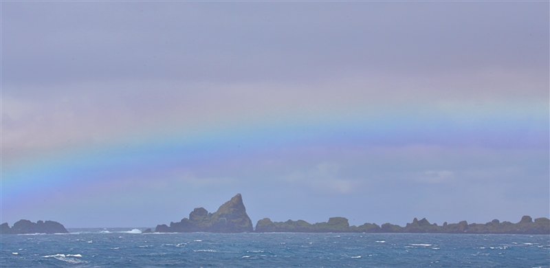 MacquarieIs  AtSea  0596 m Rainbow