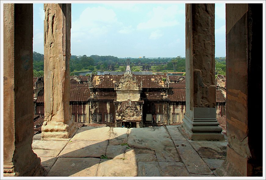Cambodia_AngkorWat_3764_3_m