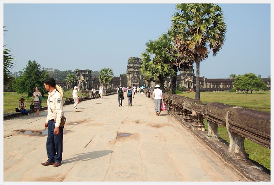 Cambodia_AngkorWat_7932_m