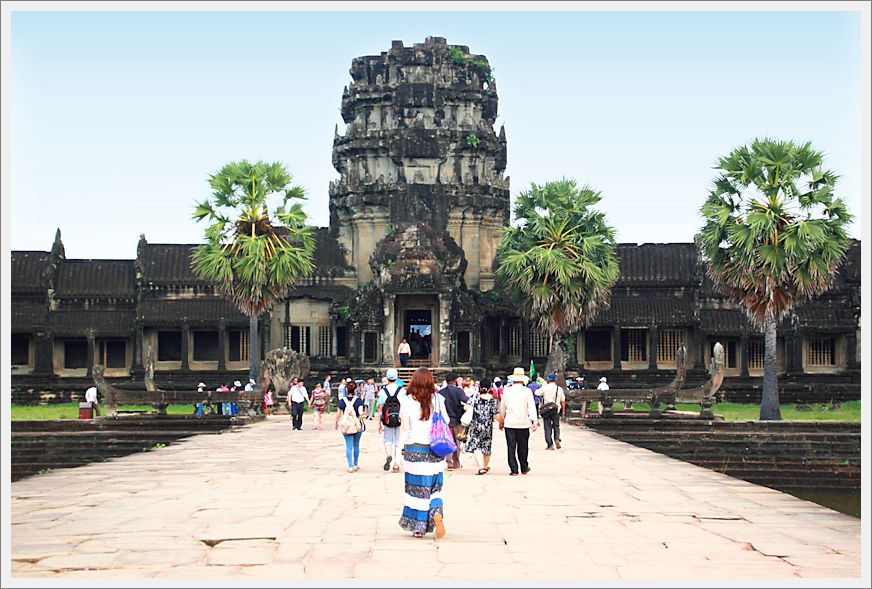 Cambodia_AngkorWat_8209_m