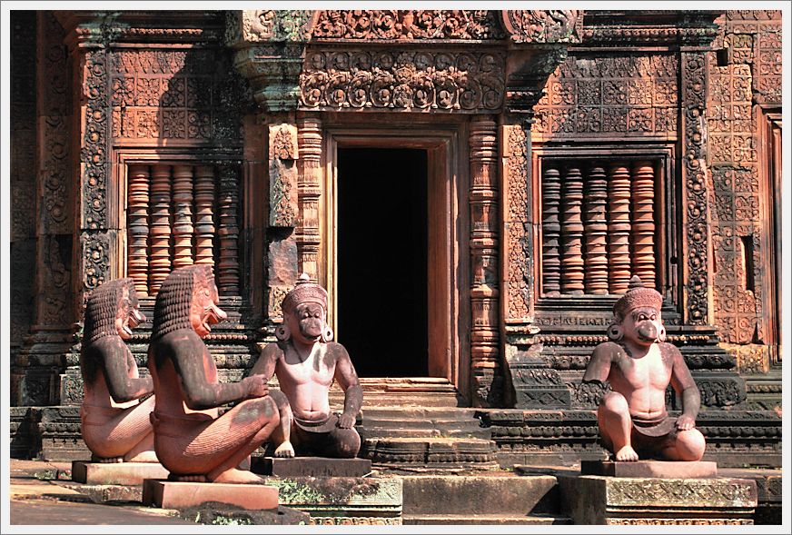 Cambodia_BanteaySreiTemple_8363_m