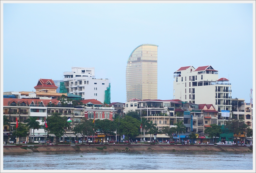 MekongCruise_Cambodia_PhnomP_7316