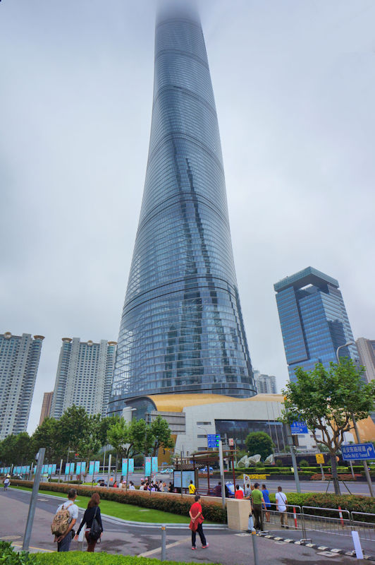 Shanghai Tower - 632 m