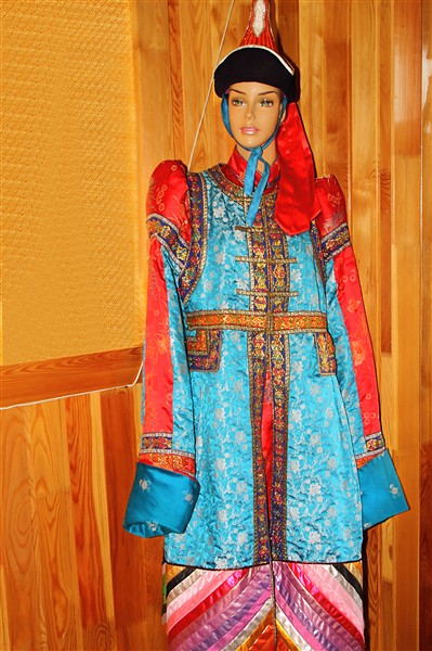 Mongolia_S_Gobi_Costumes_2778_FemaleCostume_m_600.jpg