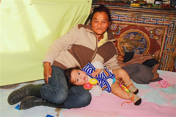 Mongolia_Grandmother&Baby_2965_m_600.jpg