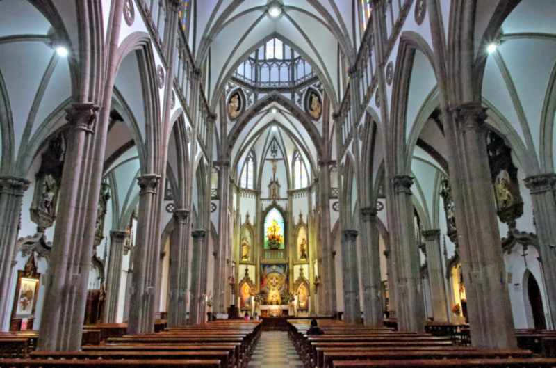 Quito New City -Iglesia Catolica Santa Teresita