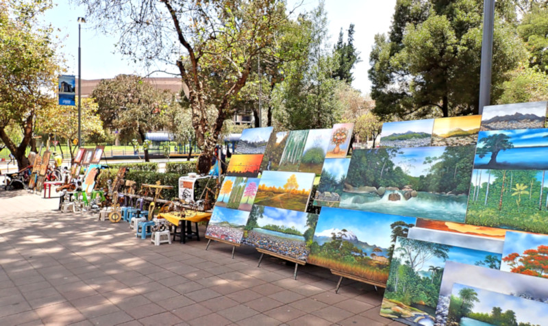 Quito_New City_Roadside Art Sales