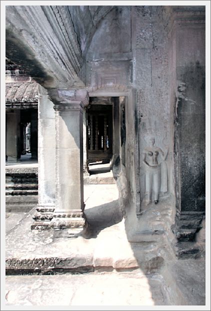 Cambodia_AngkorWat_3763_3_m
