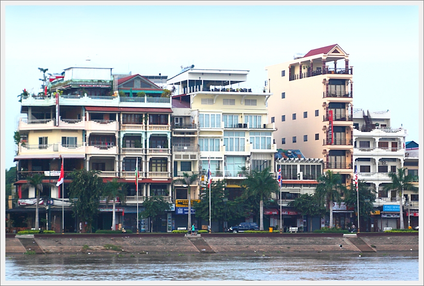 MekongCruise_Cambodia_PhnomP_7314_3_m