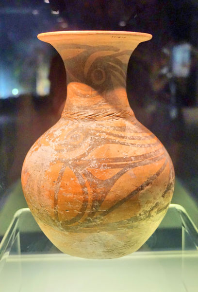 Majiayao ancient pot with painted bird pattern, 3800BC