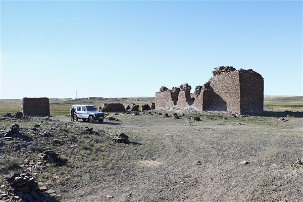 Mongolia_MiddleGobi_Fortress_2539_m_600.jpg