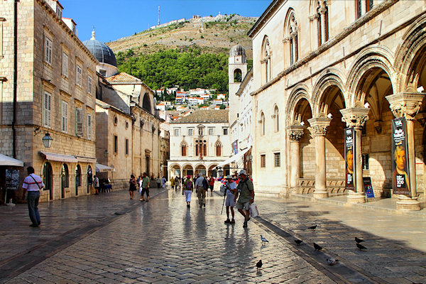 Dubrovnik_MainSquare_0471.jpg