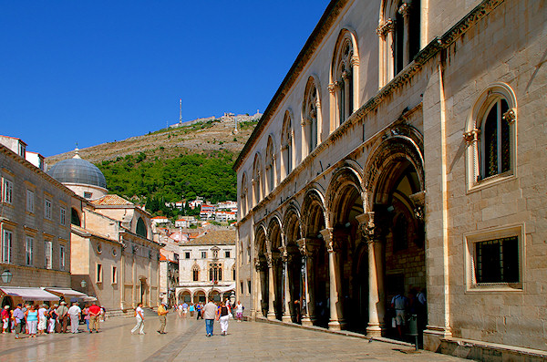 Dubrovnik_RectorsPalace_MainSq_0407.jpg