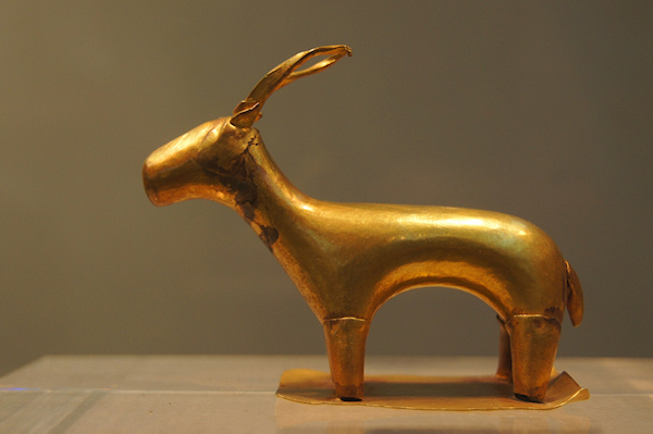 Santorini_ArchMuseum_GoldenIbex_DSC04247.jpg