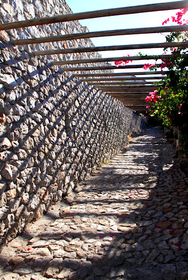 Santorini_Church_DominicanMonastery_9962.jpg