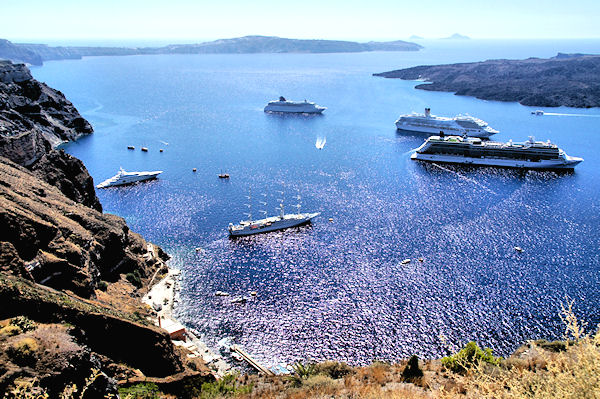 Santorini_TheCaldera_DSC03901.jpg