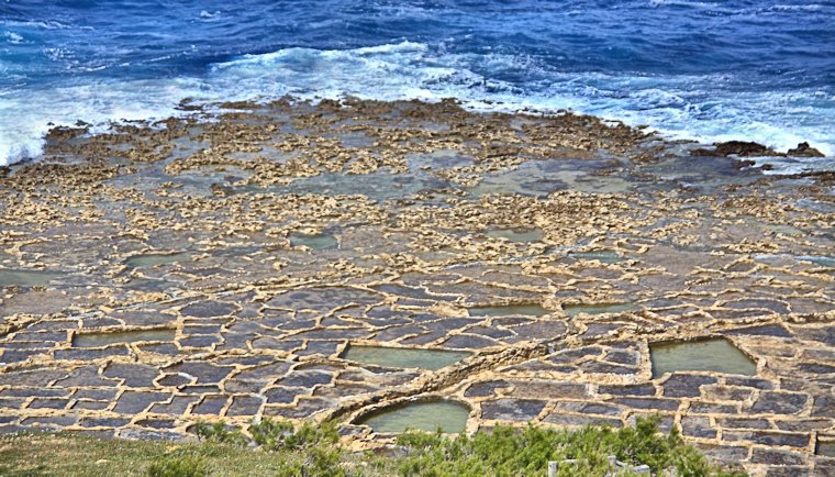 Malta_2391_Gozo_Xwejni_Coastal View_Salt Pans_m