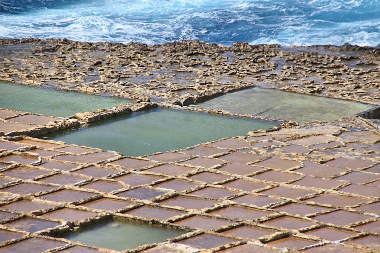 Malta_2405_Gozo_Xwejni_Coastal View_Salt Pans_m