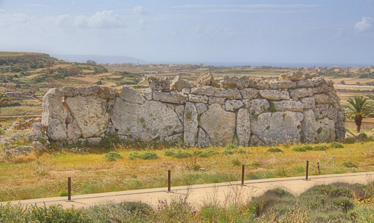 Malta_2509_Gozo_Ggantija Temples_and Environment_m