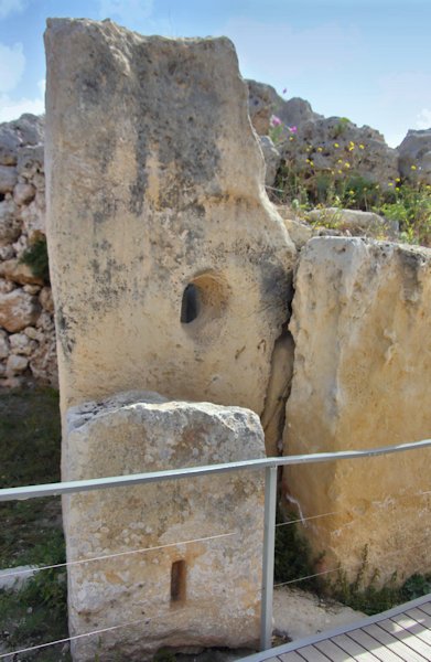 Malta_2552_Gozo_Ggantija Temples_m