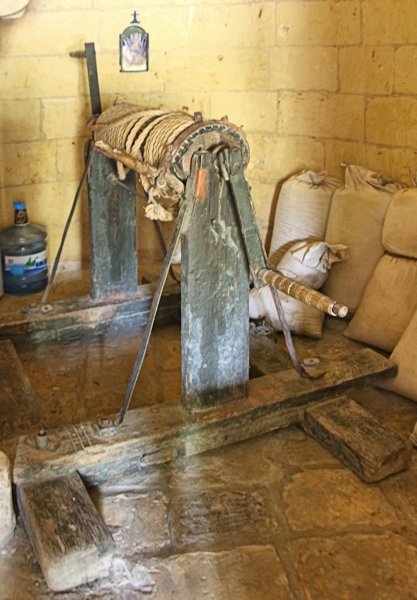 Malta_2563_Gozo_Ta' Kola Windmill_Flour Bag Winch_m