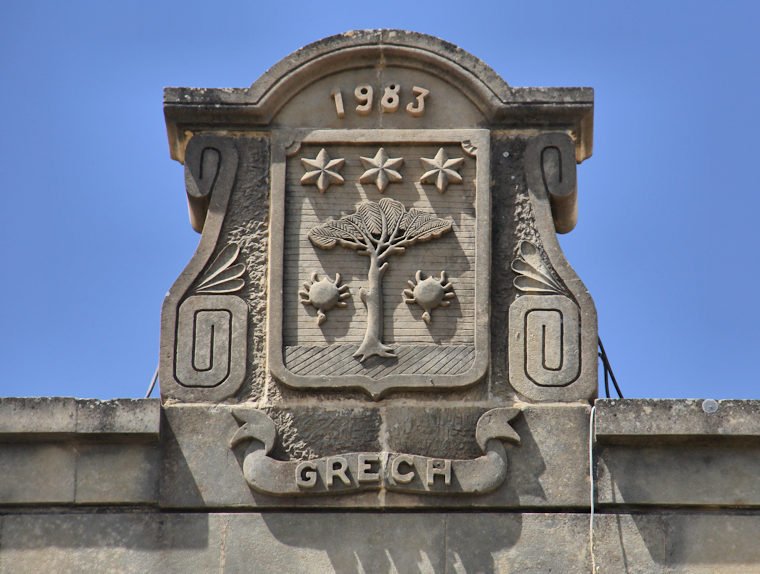 Malta_2600_Gozo_Xaghra Region_1980's Houses with Family Crests_m