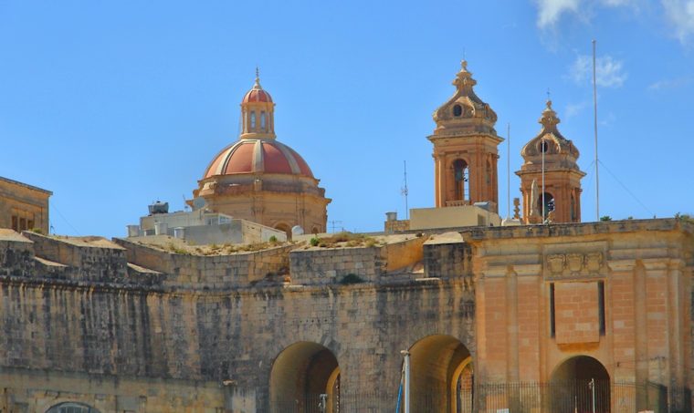 Malta_3040_The Three Cities_Senglea_St Julians Church and Walls_m