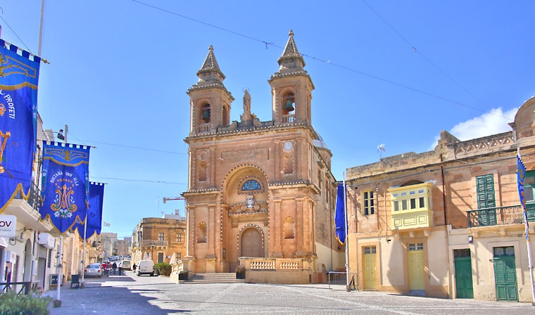 Malta_3325_Marsaxlokk Square and Church_m