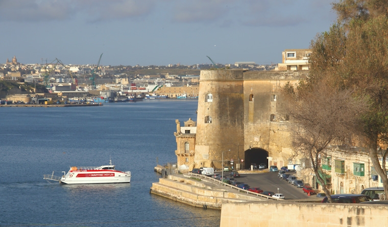 Malta_1716_Valletta_The Grand Harbour and The City From The Lower Barrack Gardens_m