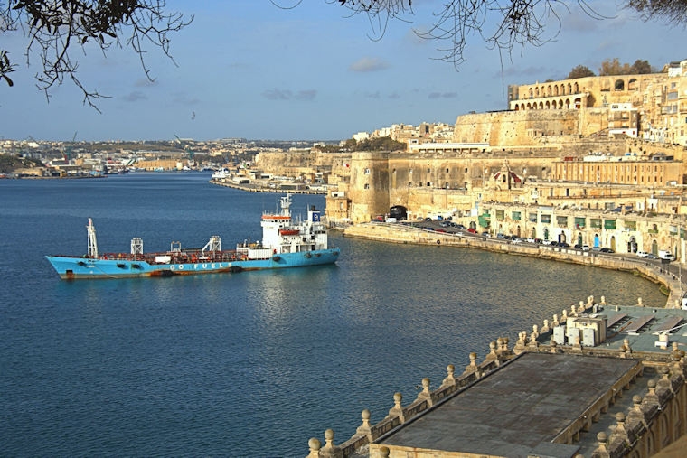 Malta_1721_Valletta_The Grand Harbour and The City From The Lower Barrack Gardens_m