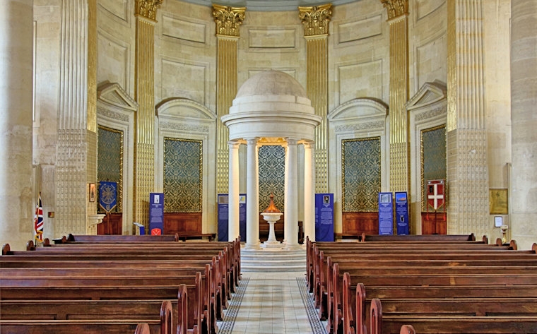 Malta_2047_Valletta_Anglican Pro Cathedral_Interior_Nave_Font_m