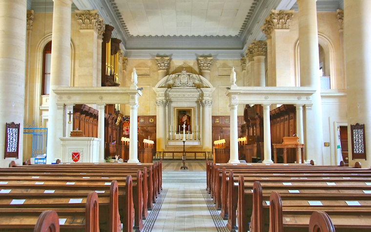 Malta_2049_Valletta_Anglican Pro Cathedral_Interior_Nave_Choir_Altar_m