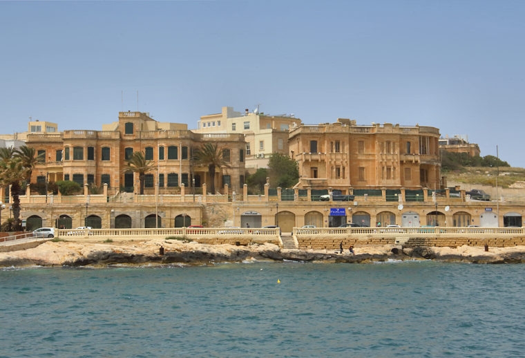 Malta_2076_Valletta_City Walls and Houses_m