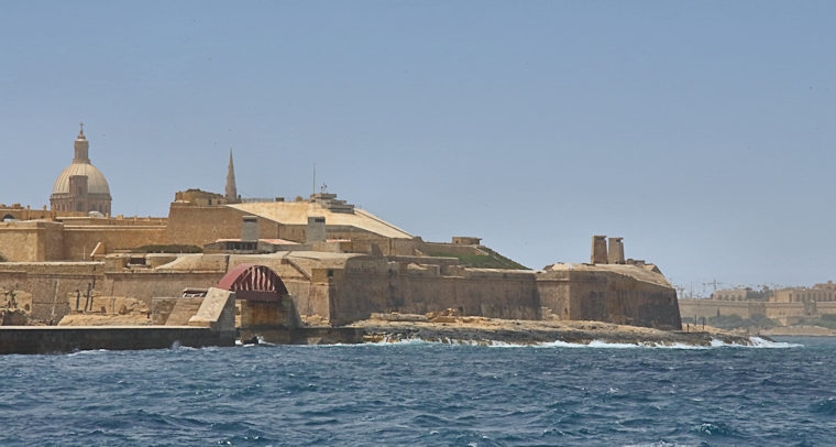 Malta_2085_Valletta_ St Elmo's Fort and City Skyline_m