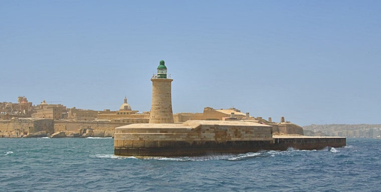 Malta_2087_Valletta_St Elmo's Lighthouse and St Elmo's Fort_m