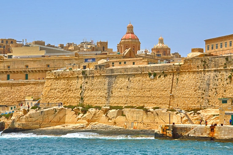 Malta_2093_Valletta_City Walls and Slyline_m