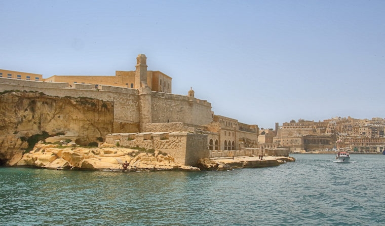 Malta_2137_Valletta_City Walls_   _m