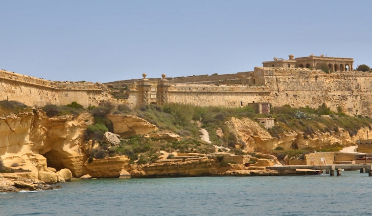 Malta_2140_Valletta_City Walls_m