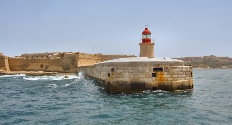 Malta_2142_Valletta_St Elmo's Lighthouse and St Elmo's Fort_m