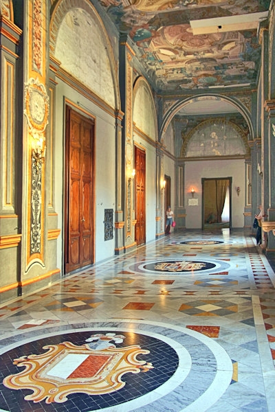 Malta_2172_Valletta_Grandmaster's Palace_Hallway_m