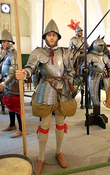 Malta_2208_Valletta_Palace Armoury_Suit of Armour_m