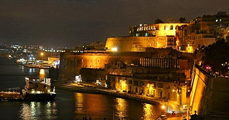 Malta_2231_Valletta_at Night_m