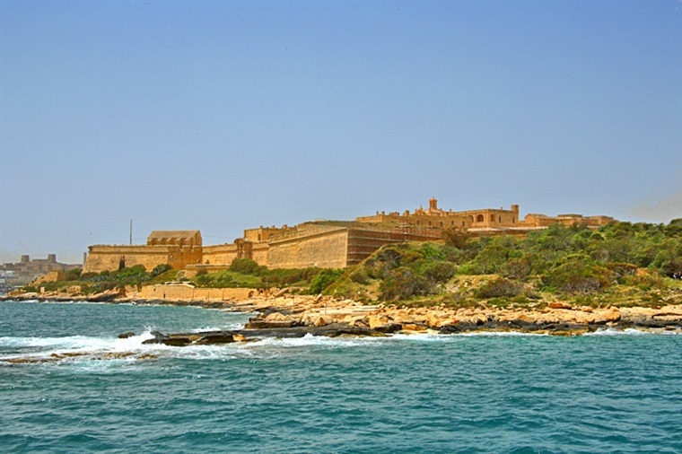 resized_Malta_2069_Valletta_City Walls and Forts_m