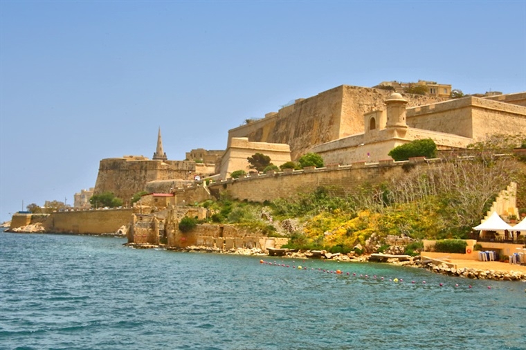resized_Malta_2081_Valletta_City Walls_Bastions_m