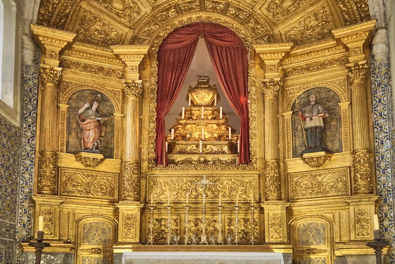 Inside the church of São João Evangelista, Lóios Convent, Evora, Portugal