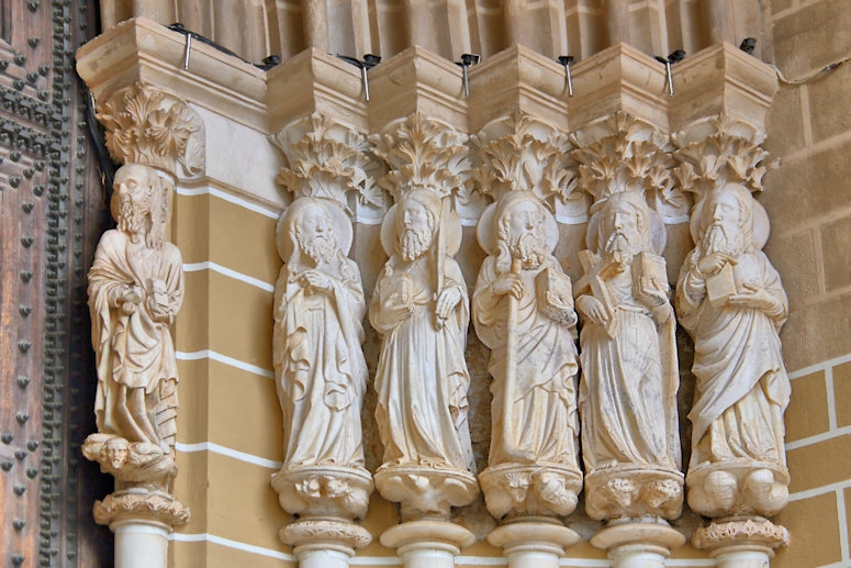 Close-up of the apostle sculptures at the main entrance to the Cathedral of Évora, Portugal