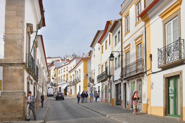 Inside the walls we take a walk into the old city of Evora