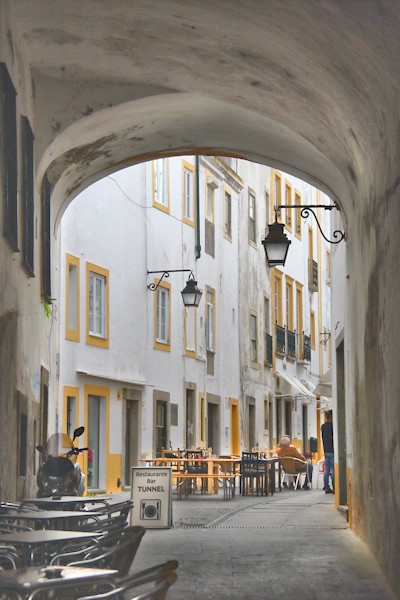 Inside the walls we take a walk into the old city of Evora