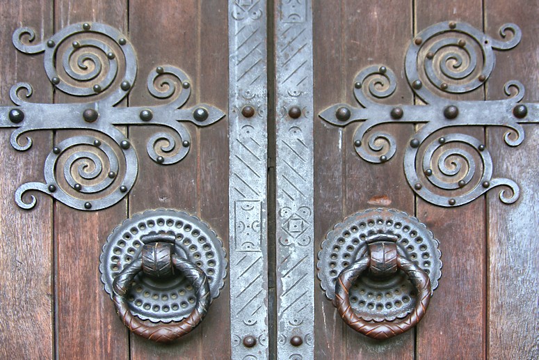 A door of the Lisbon Cathedral.