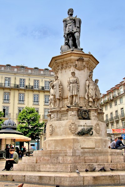 Statue of the 16th century poet Luiz de Camoes, in the square of the same name, Lisbon